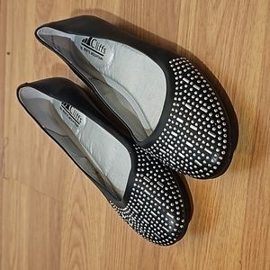 Cliffs by White mountain Slip on Black ballet flats with silver glitter …